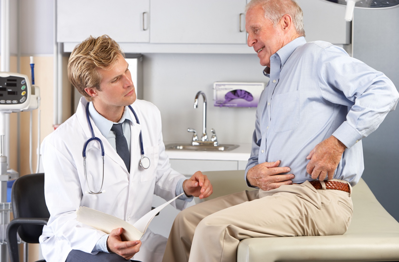 A physician consults with a senior patient about their recovery after a hip fracture.